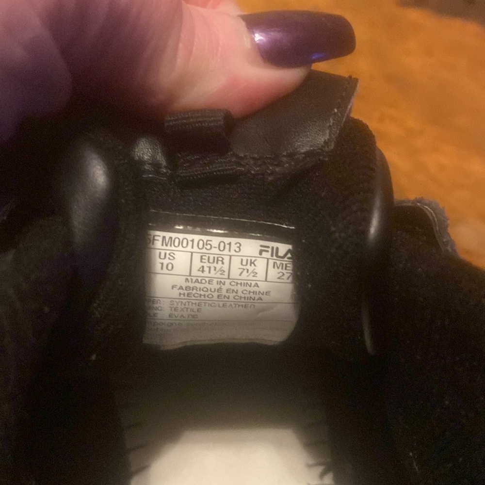 Fila Sneakers EUC Woman’s size 10 - Picture 3 of 7